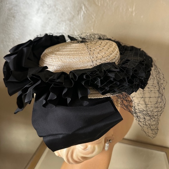 SPLENDID 1940s\' CREAM COLORED STRAW FEDORA WITH BLACK BOWS AND FULL VEIL main image 13